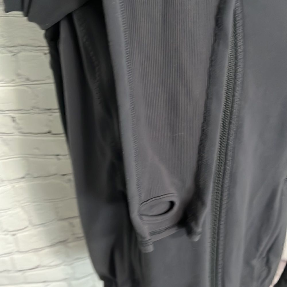 Lululemon Jacket - Full Zip - Vented Packable Nylon Reflective - 10 - Picture 2 of 8
